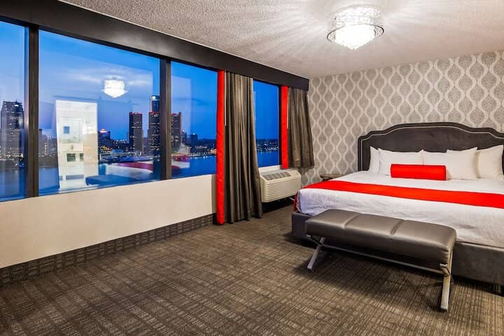 Room 18 of 36